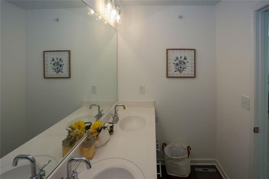 Close-up of interior finishes inside a home in Laurelwood, Douglasville (Image 21).