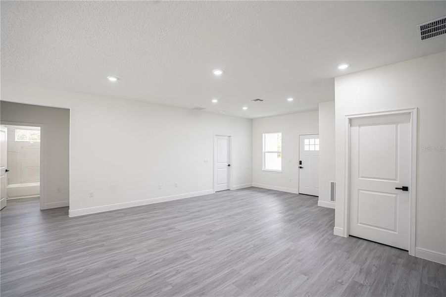Spacious, unfurnished interior of a new home in , Ocala (Image 34).
