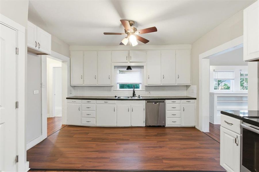 Furnished interior view inside a new home in , Cleburne (Image 6).