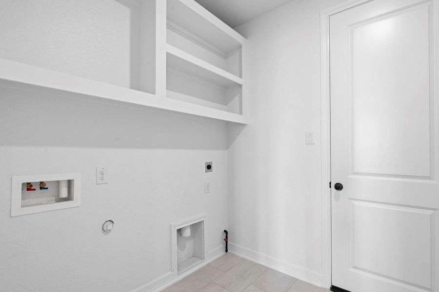 Spacious, unfurnished interior of a new home in Brookewater, Rosenberg (Image 26).