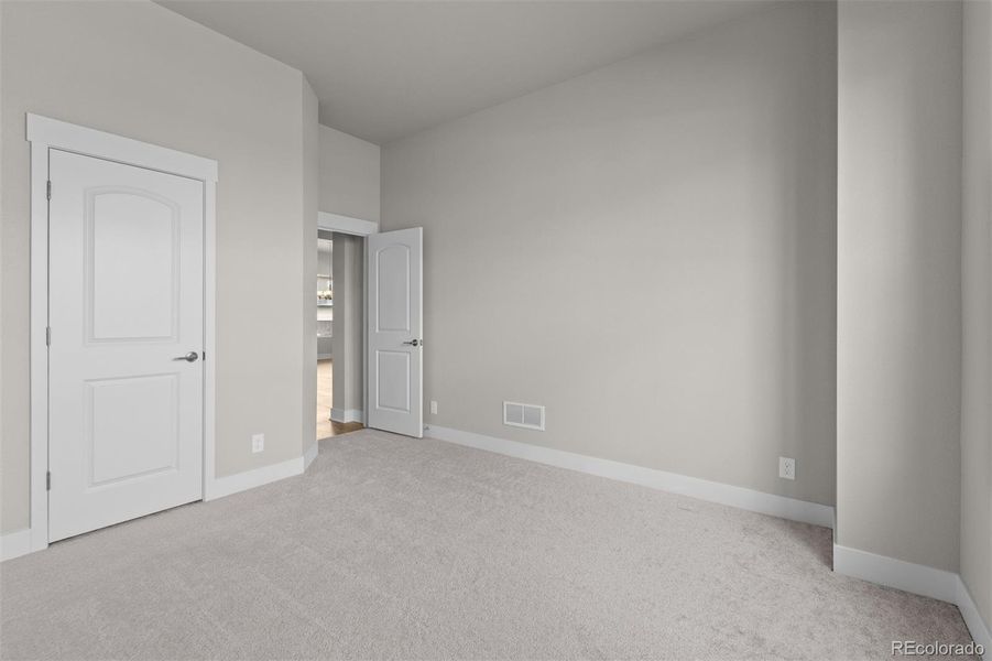 Spacious, unfurnished interior of a new home in , Aurora (Image 17).