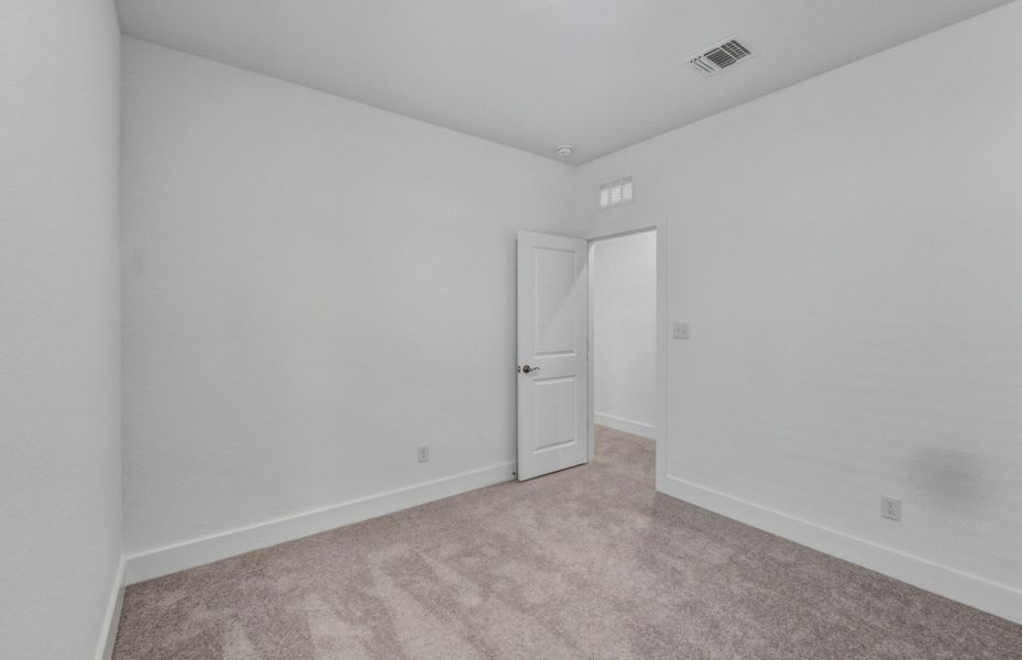 Spacious, unfurnished interior of a new home in Saddleback at Santa Rita Ranch, Liberty Hill (Image 18).