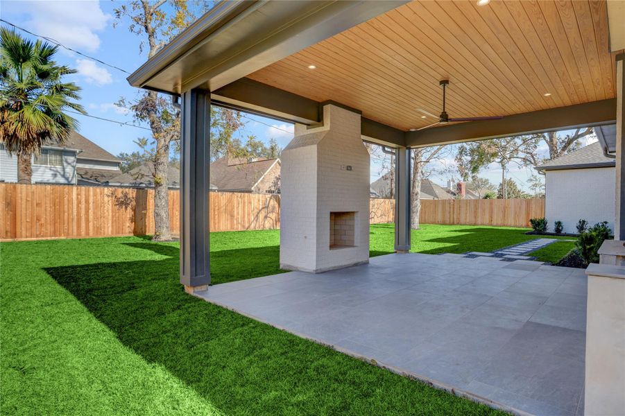 Exterior details and patio area of a home in , Houston (Image 28).