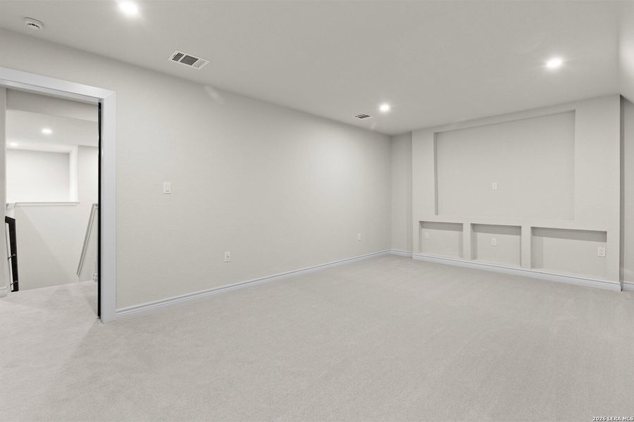 Spacious, unfurnished interior of a new home in , Atascosa (Image 20).