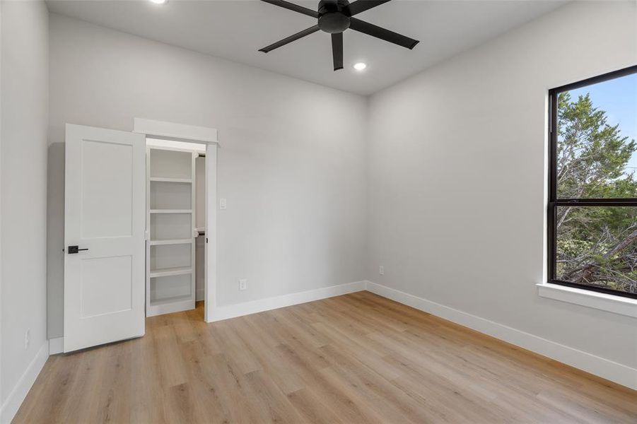 Spacious, unfurnished interior of a new home in , Granbury (Image 17).
