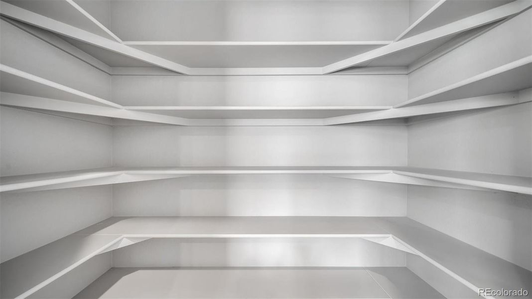 Spacious, unfurnished interior of a new home in , Aurora (Image 27).