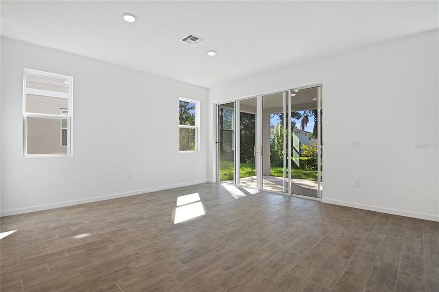 Spacious, unfurnished interior of a new home in Seasons at Shores of Lake Dell, Dundee (Image 14).