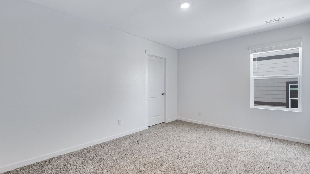 Spacious, unfurnished interior of a new home in Silver Peaks, Lochbuie (Image 33). Spacious, unfurnished interior of a new home in Silver Peaks, Lochbuie (Image 33).