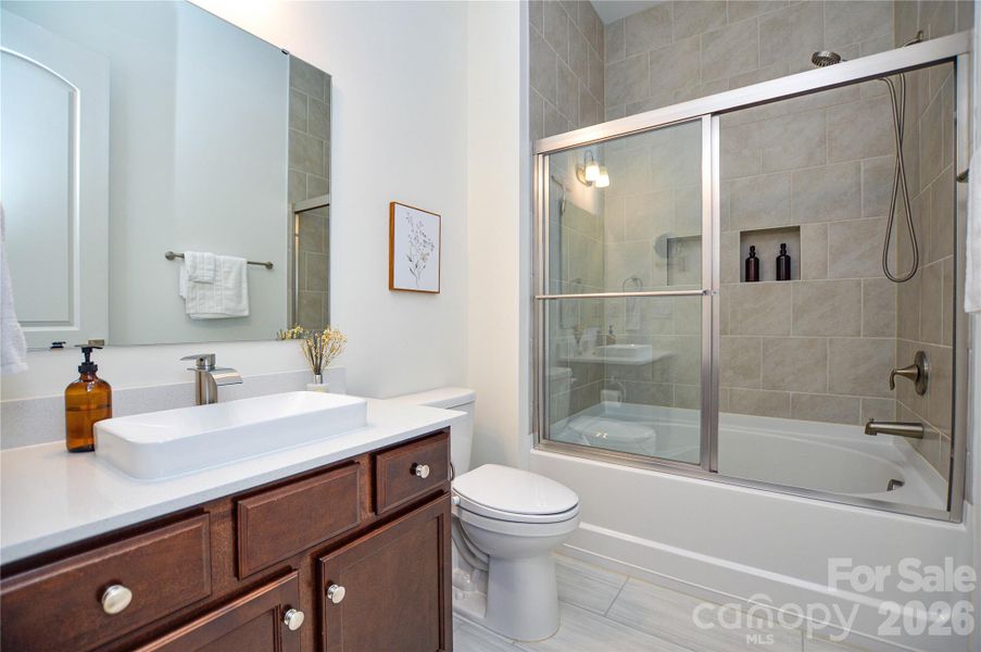 Furnished interior view inside a new home in Edgewater Lakeview On Your Lot, Lancaster (Image 39).