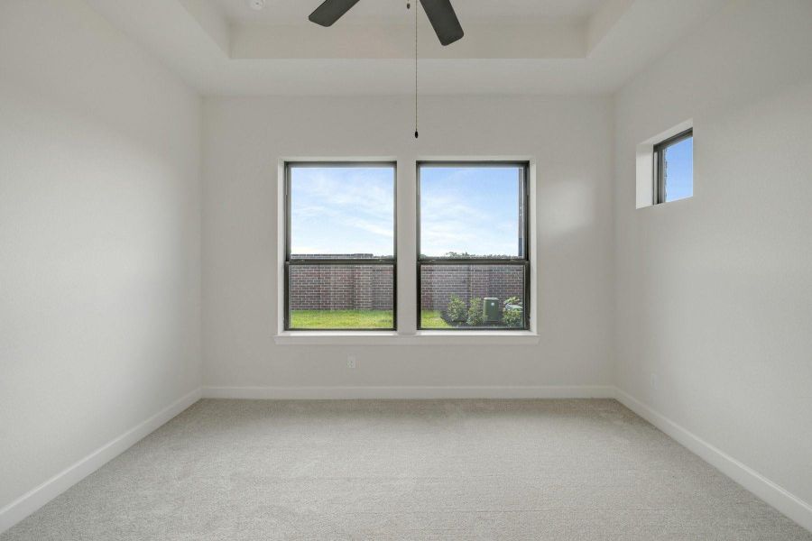 Spacious, unfurnished interior of a new home in Sienna - Grove Collection, Missouri City (Image 39).
