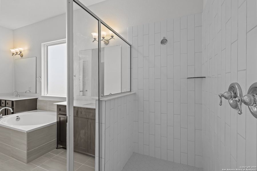 Furnished interior view inside a new home in Homestead, Schertz (Image 6).