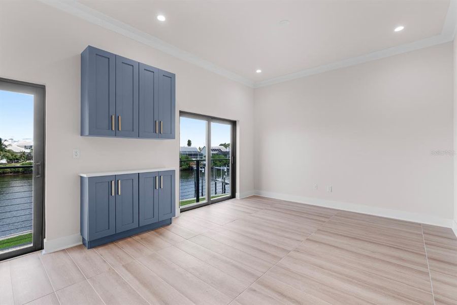 Spacious, unfurnished interior of a new home in , Apollo Beach (Image 15).