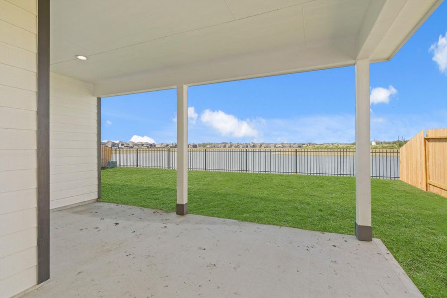 Exterior details and patio area of a home in Huntington Place, Rosharon (Image 4). Exterior details and patio area of a home in Huntington Place, Rosharon (Image 4).