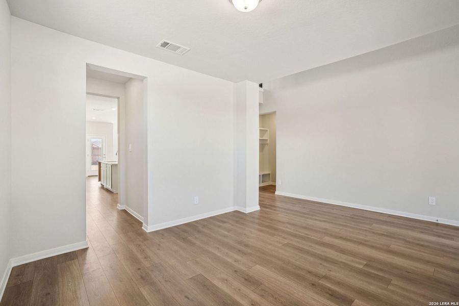 Spacious, unfurnished interior of a new home in Carmel Ranch, Schertz (Image 31).