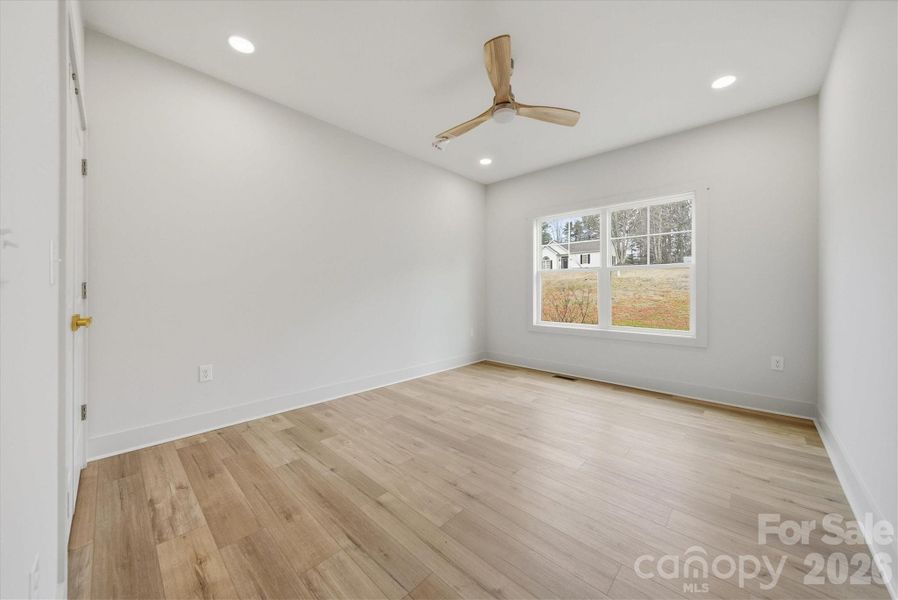 Guest bedroom 2 of 3