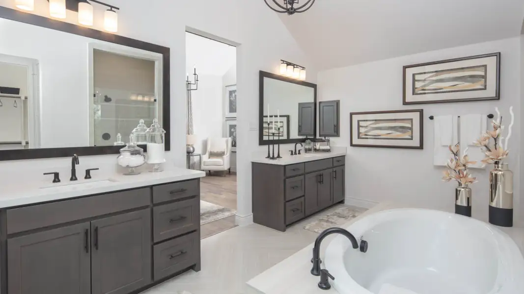 Furnished interior view inside a new home in Hillstead, Lavon (Image 10).