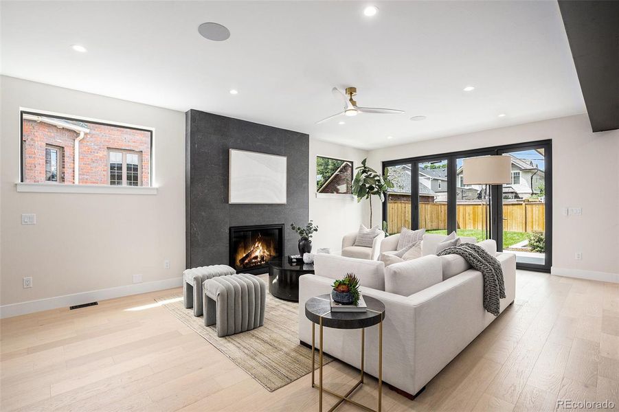 Sprawling family room w/ gas fireplace