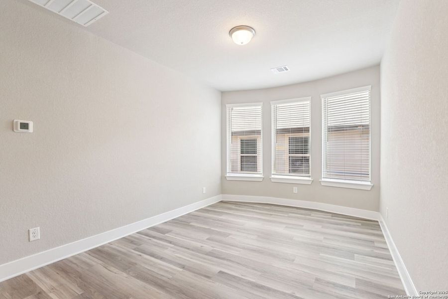 Spacious, unfurnished interior of a new home in Catalina, Converse (Image 39).