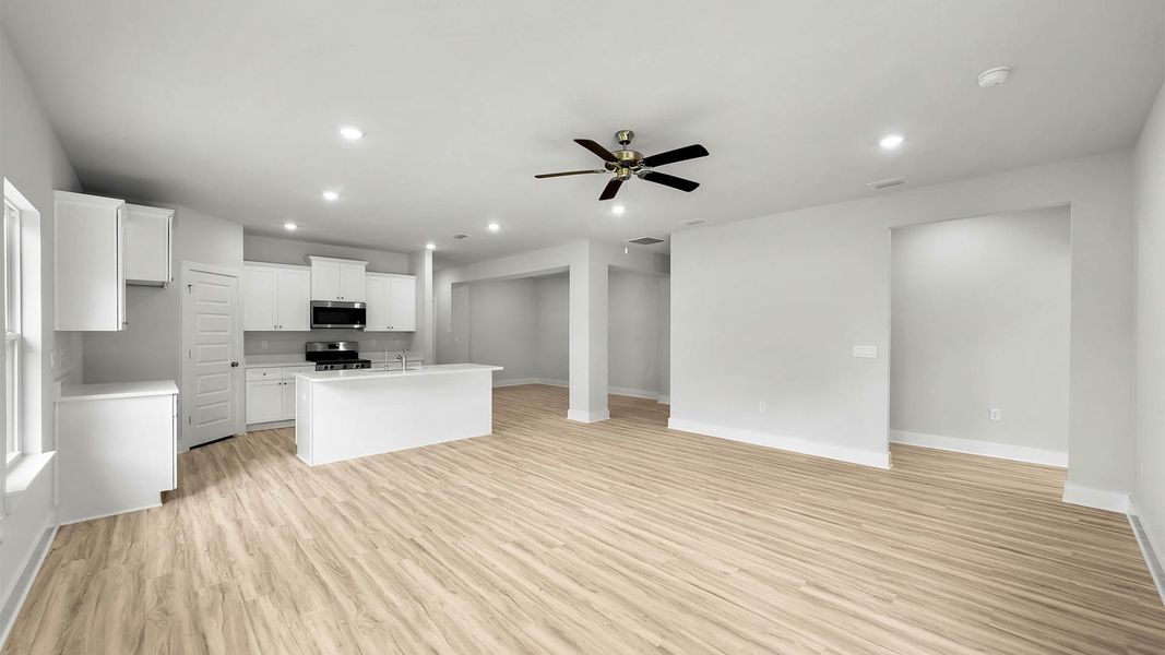Spacious, unfurnished interior of a new home in Titus Park, Panama City (Image 17).