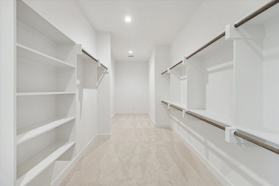 Spacious, unfurnished interior of a new home in Lakeview, Waller (Image 20).