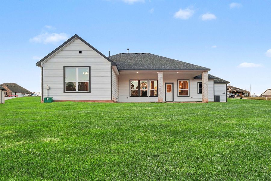 Exterior details and patio area of a home in Rose Hill Estates, Willis (Image 4).