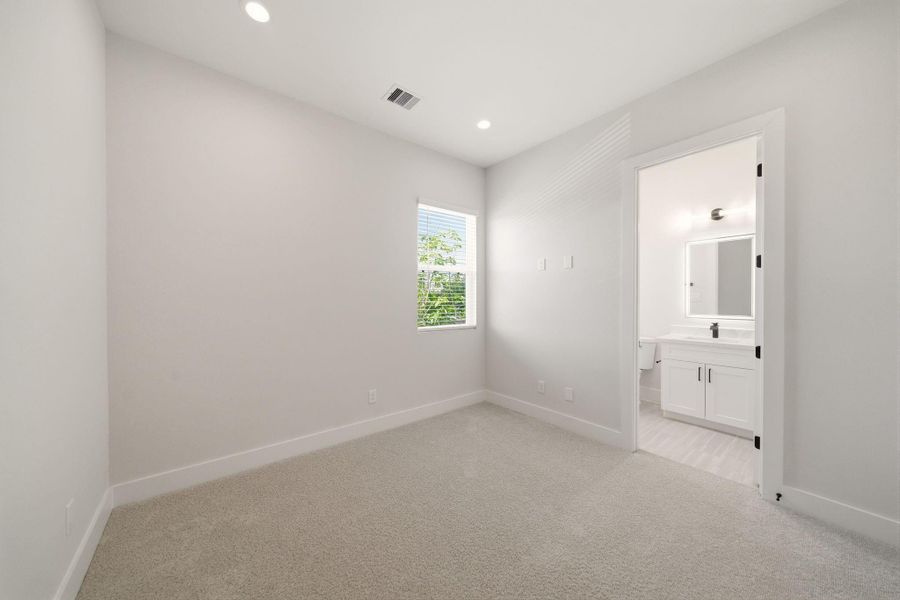 Spacious, unfurnished interior of a new home in Cedar Post, Houston (Image 30). Spacious, unfurnished interior of a new home in Cedar Post, Houston (Image 30).