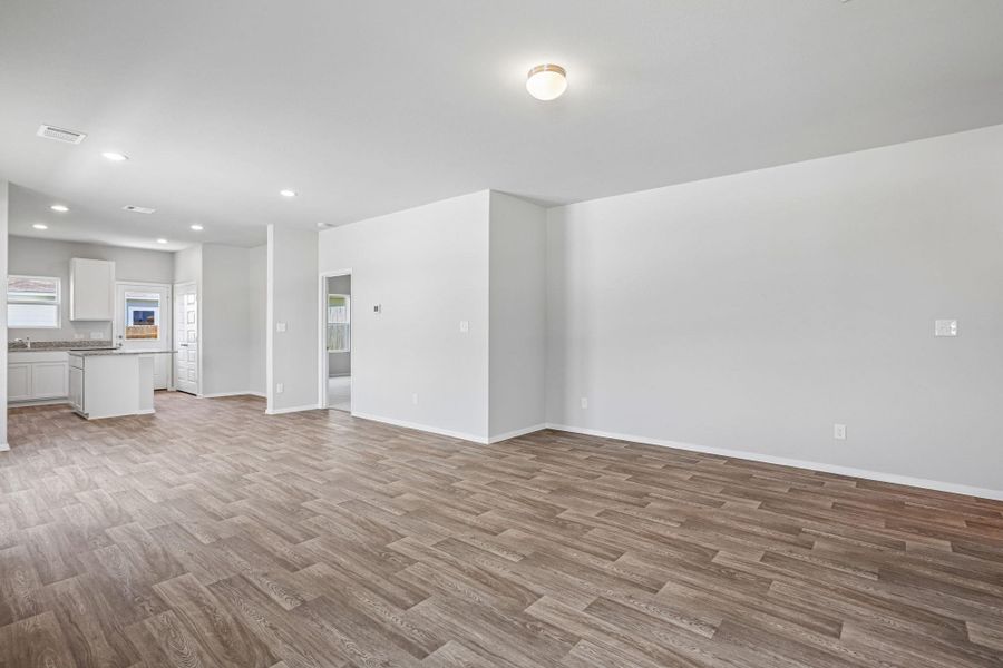Spacious, unfurnished interior of a new home in Edgebrooke, Pflugerville (Image 34).