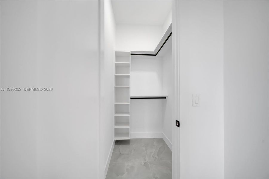 Spacious, unfurnished interior of a new home in , Cape Coral (Image 23).