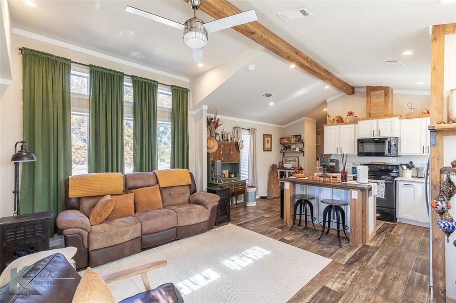 Furnished interior view inside a new home in , Abilene (Image 15).
