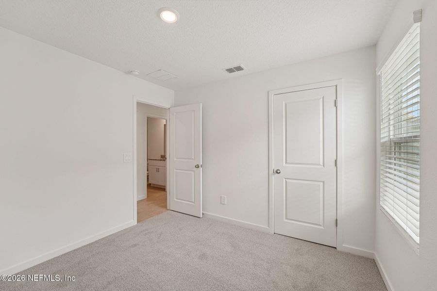 Spacious, unfurnished interior of a new home in Kings Preserve, Jacksonville (Image 20).