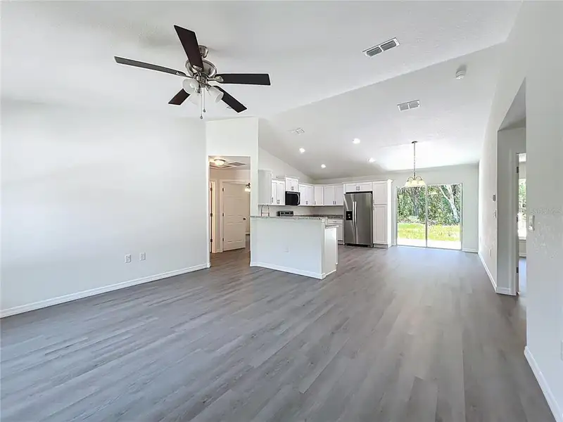 Spacious, unfurnished interior of a new home in , Dunnellon (Image 30).