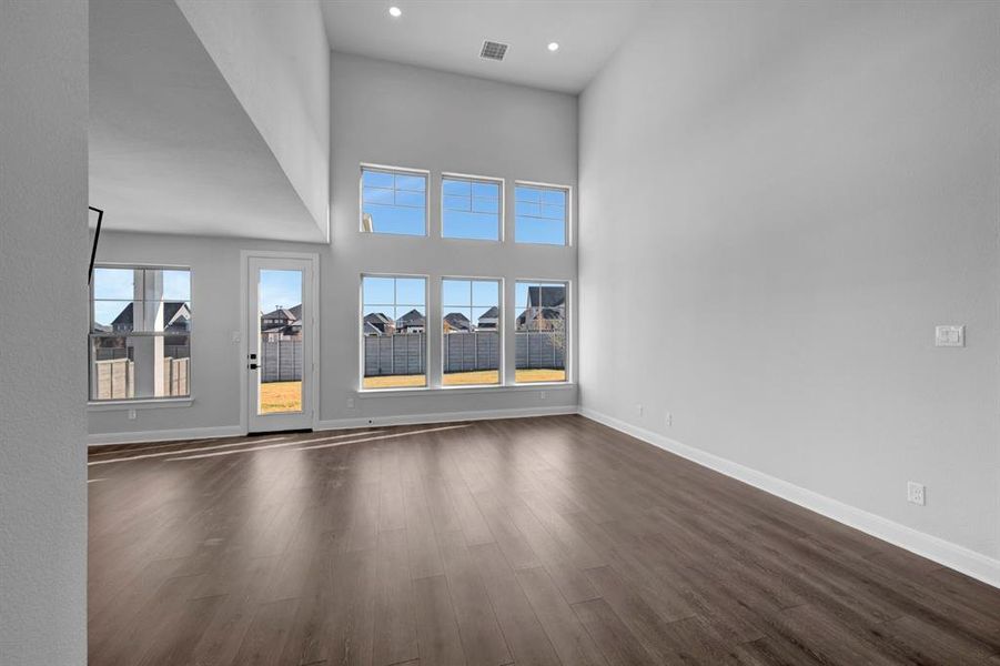 Spacious, unfurnished interior of a new home in Treeline, Justin (Image 35).