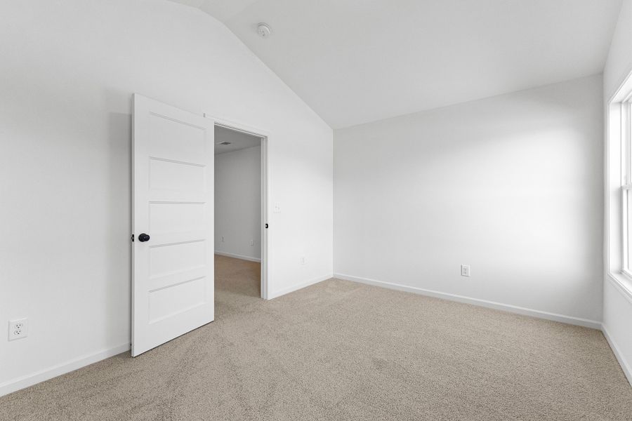 Spacious, unfurnished interior of a new home in Standing Oaks, Senoia (Image 36).