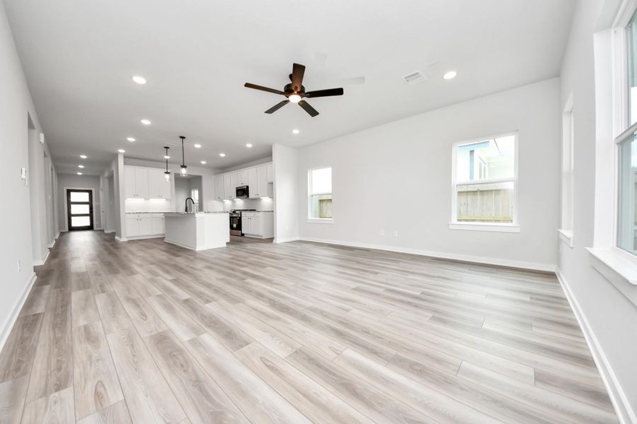 Spacious, unfurnished interior of a new home in Sundance Cove, Crosby (Image 31).