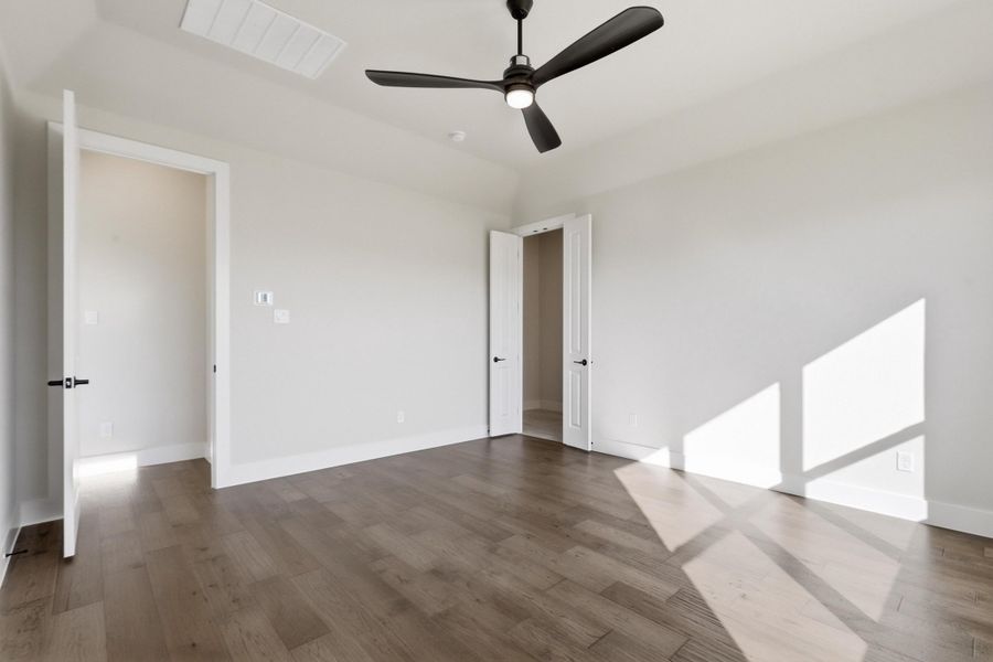 Spacious, unfurnished interior of a new home in Aledo Heights - Aledo ISD, Aledo (Image 38).