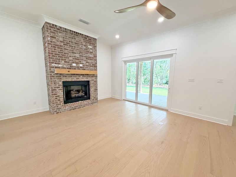 Spacious, unfurnished interior of a new home in Steamboat Landing at Hammock Bay, Freeport (Image 19).