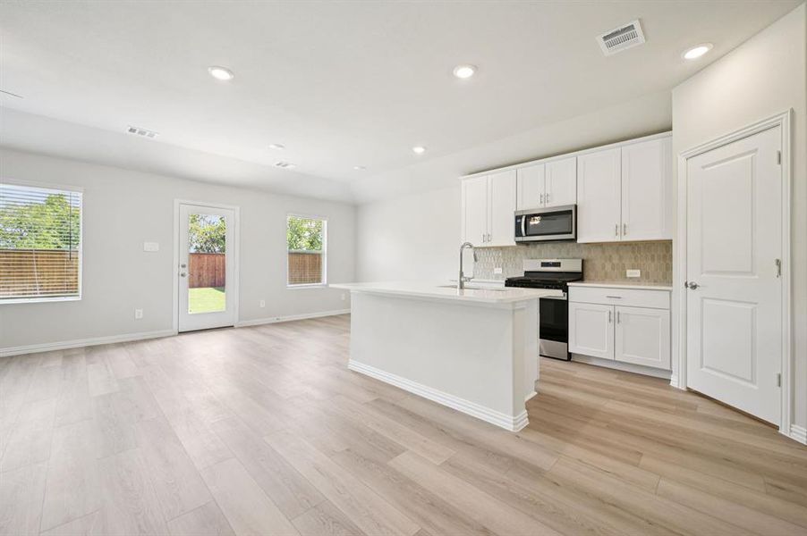 Photo is not of the actual home, but is an inspirational photo of builder’s model home and may depict options, furnishings, and/or decorator features that are not included. Photo is not of the actual home, but is an inspirational photo of builder’s model home and may depict options, furnishings, and/or decorator features that are not included.