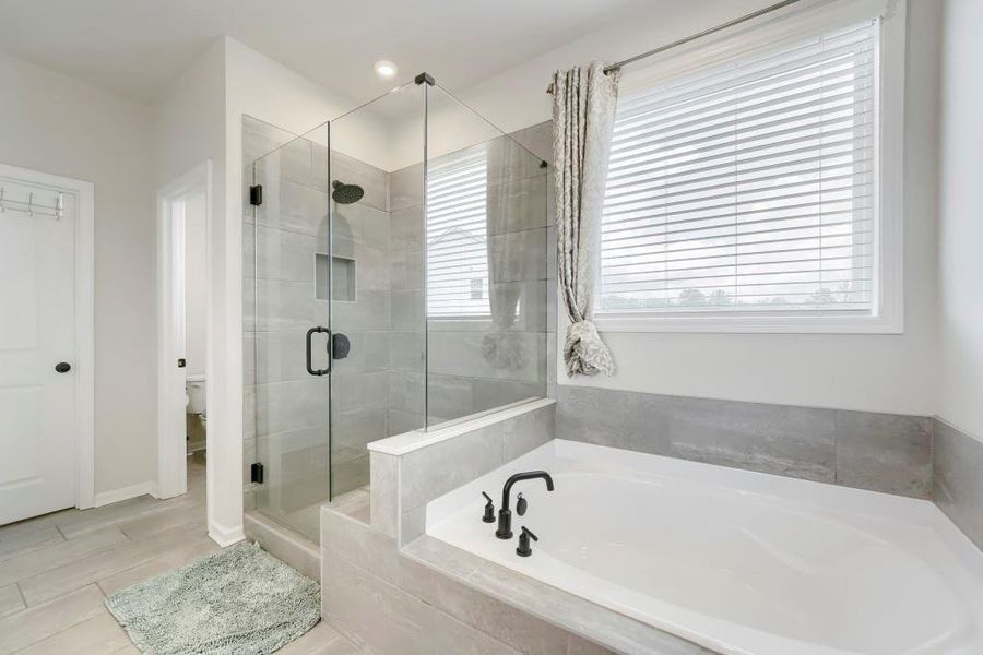 Furnished interior view inside a new home in Pine Mountain Park, Kennesaw (Image 9).
