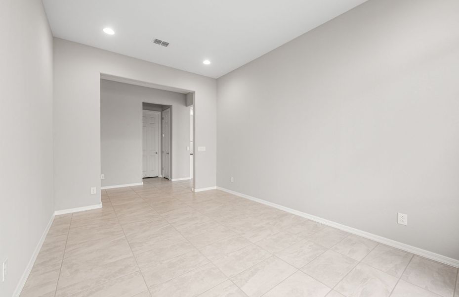Spacious, unfurnished interior of a new home in Artisan at Asante, Surprise (Image 24).