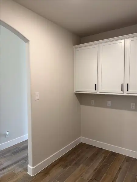 A versatile bonus space ready for a mudroom, workspace, desk, or extra storage!
