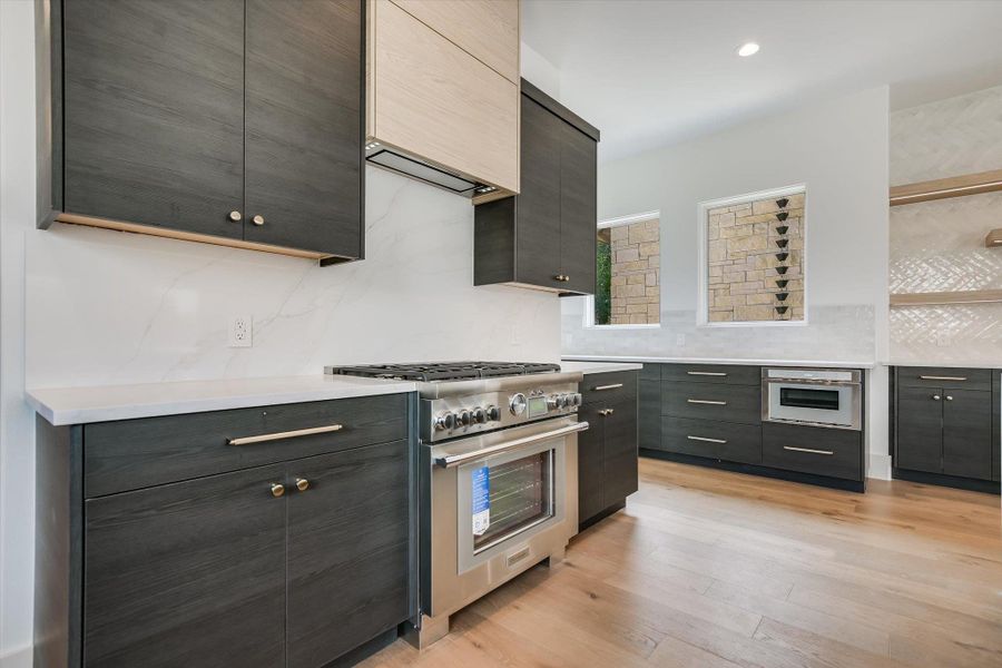 Furnished interior view inside a new home in , Horseshoe Bay (Image 17).