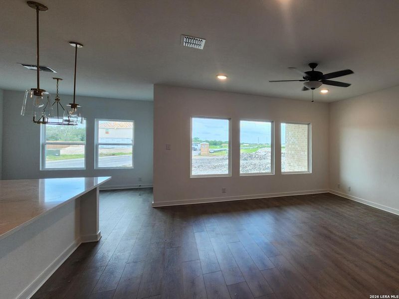 Spacious, unfurnished interior of a new home in Nopal Valley, San Antonio (Image 19).