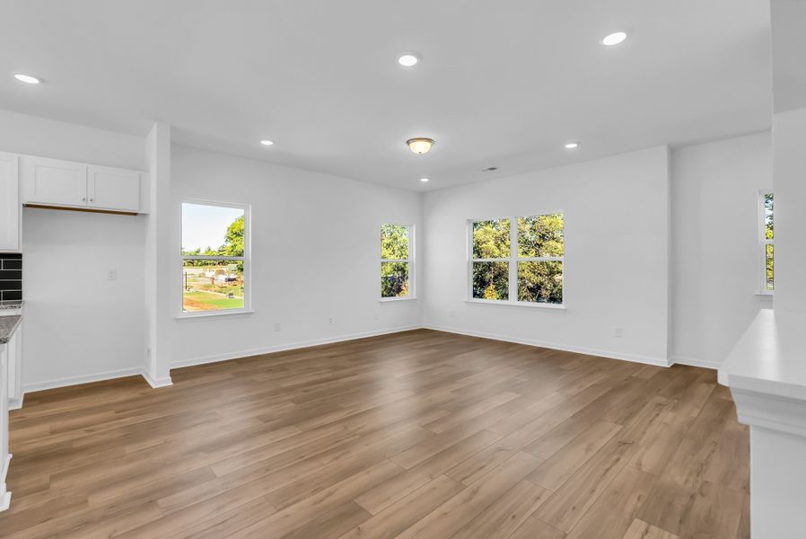 Spacious, unfurnished interior of a new home in Sweetbriar Place, Lebanon (Image 18).