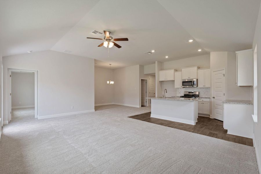 Spacious, unfurnished interior of a new home in Grand Oaks Reserve, Cleveland (Image 17).
