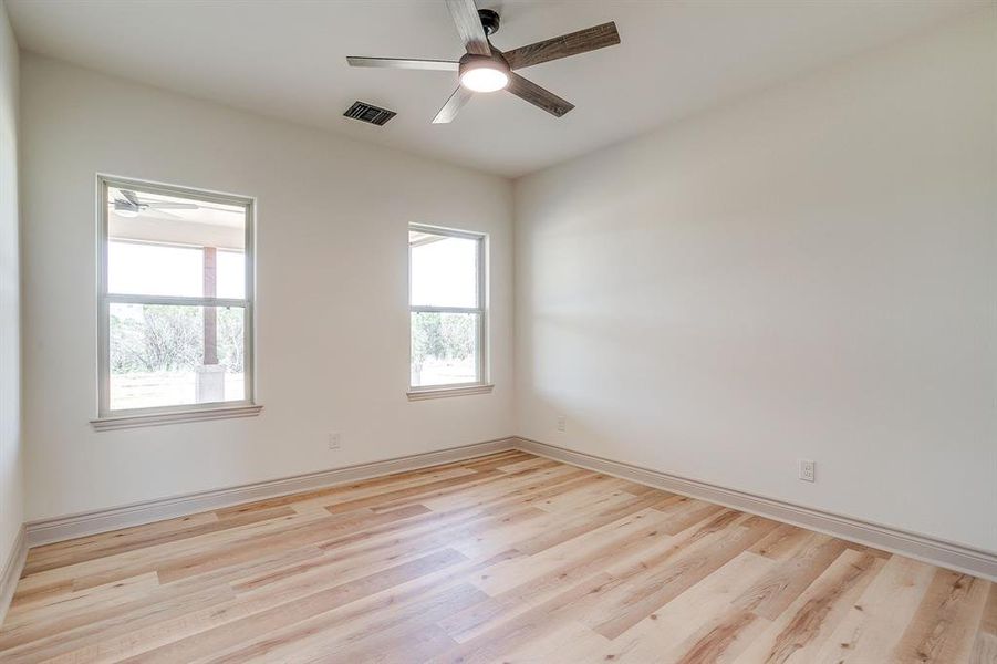 Spacious, unfurnished interior of a new home in , Nemo (Image 21).