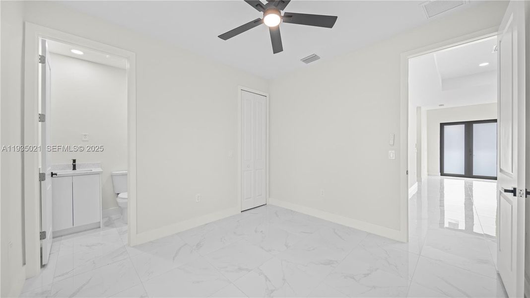 Spacious, unfurnished interior of a new home in , Lehigh Acres (Image 31).
