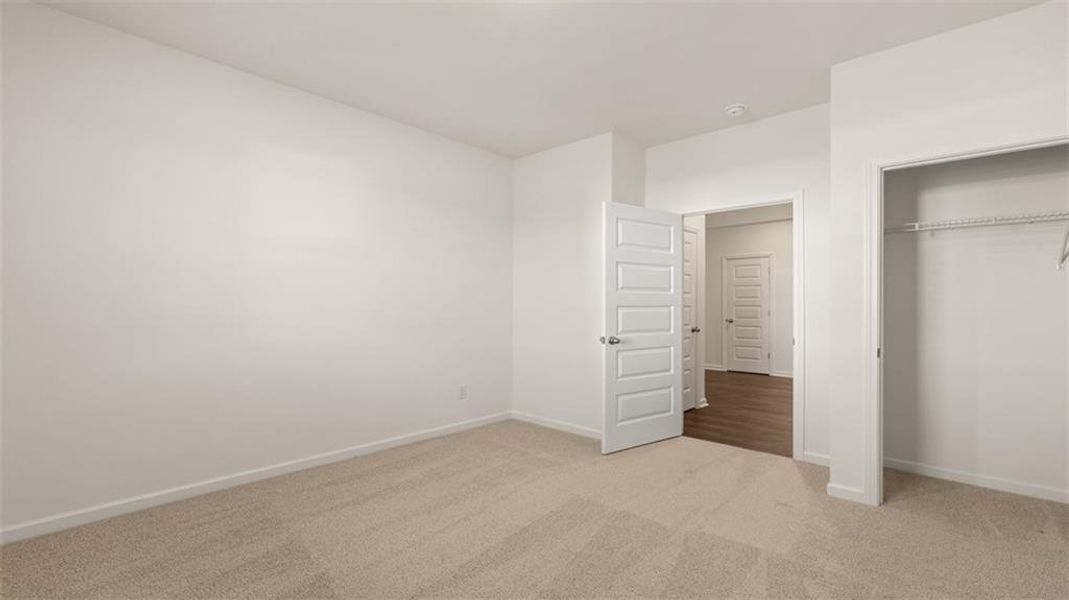 Spacious, unfurnished interior of a new home in Poplar Preserve, Newnan (Image 15).