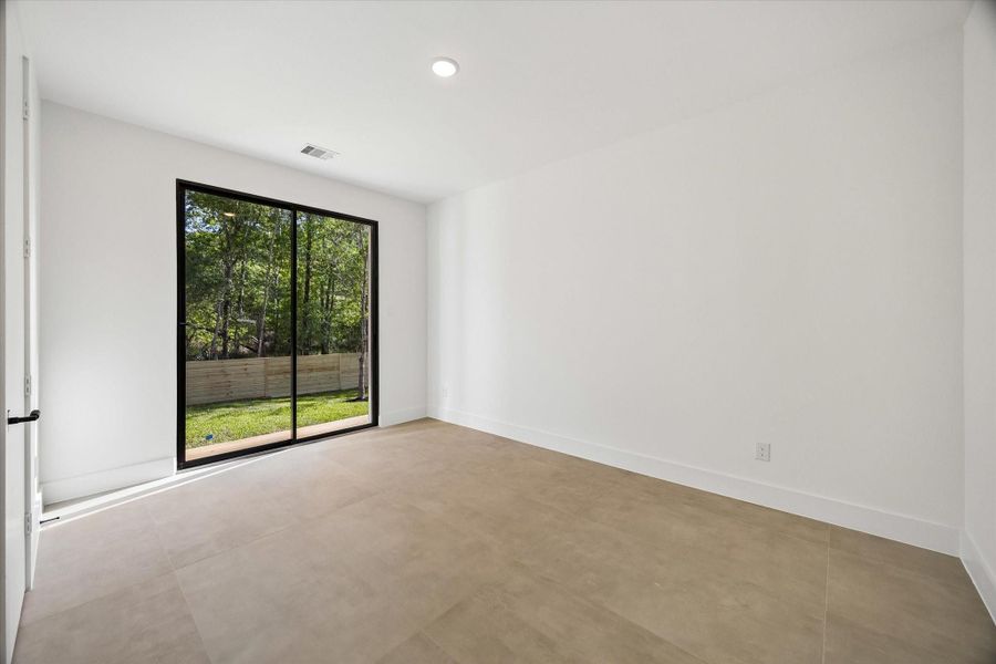 Spacious, unfurnished interior of a new home in , Conroe (Image 17).