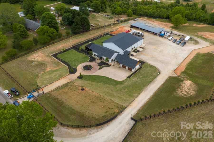 Community amenities in , Clover (Image 34).
