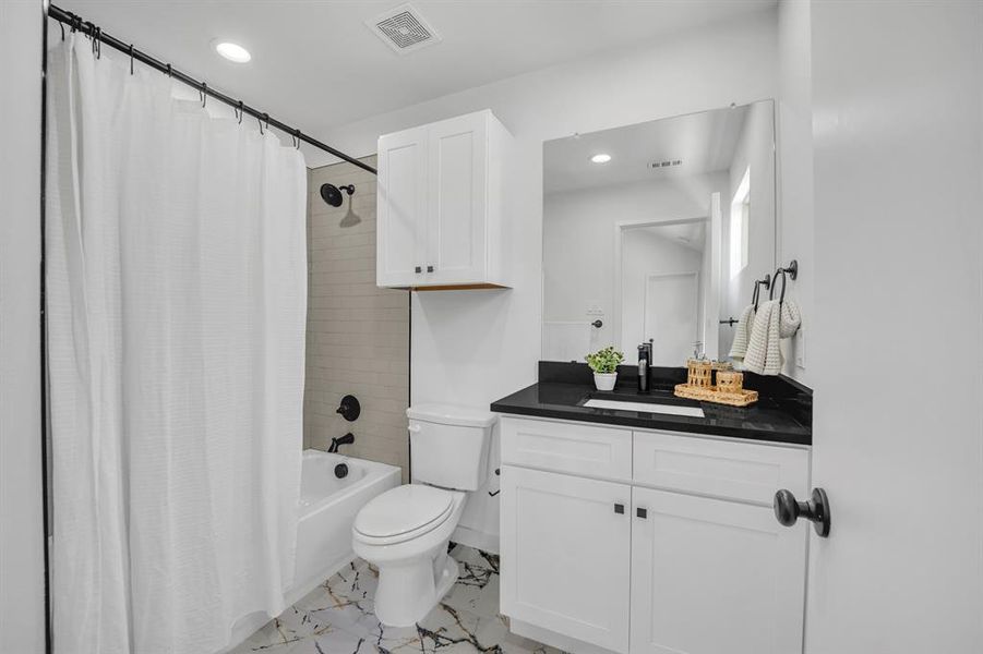 Furnished interior view inside a new home in , Dallas (Image 28). Furnished interior view inside a new home in , Dallas (Image 28).